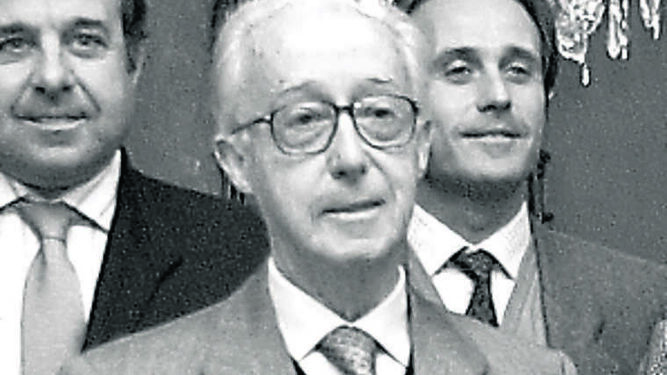 Lorenzo Díez Lacave en la entrega de sus archivos al Ayuntamiento en 2005.