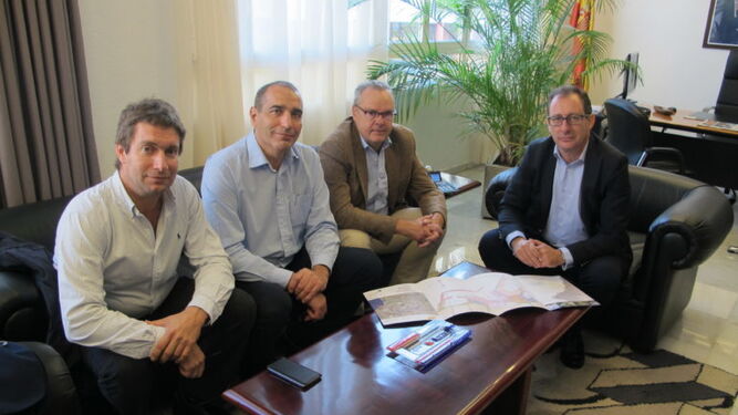 Imagen de la reunión mantenida este jueves en la sede de la Autoridad Portuaria de Alicante