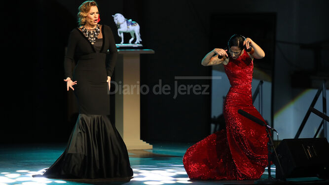 Im&aacute;genes de la Gala de la Real Escuela del Arte Ecuestre, sublime Ainhoa Arteta bailando con los 'Caballos Andaluces'