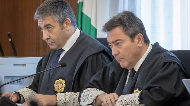 Los fiscales delegados de Anticorrupción Juan Enrique Egocheaga y Manuel Fernández Guerra, hoy en el juicio