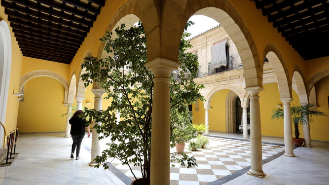 Imagen del patio principal del Ayuntamiento de Jerez
