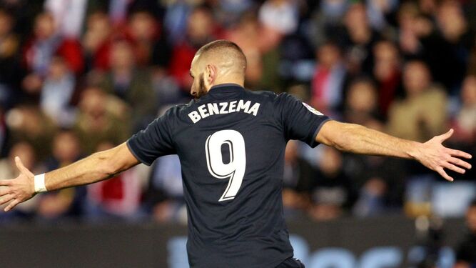 Benzema celebra su primer tanto en Balaídos.