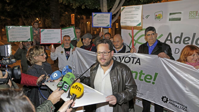 Pegada de carteles en Jerez para las elecciones Andaluzas 2018