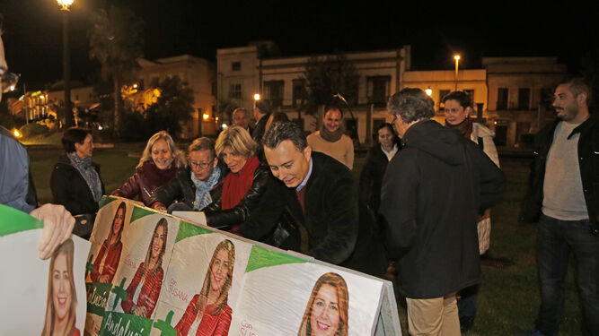 Pegada de carteles en Jerez para las elecciones Andaluzas 2018