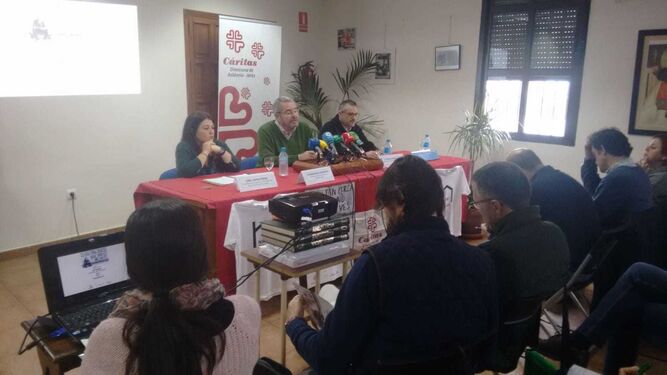 Presentación ayer en rueda de prensa de la campaña de personas sin hogar de Cáritas Jerez.