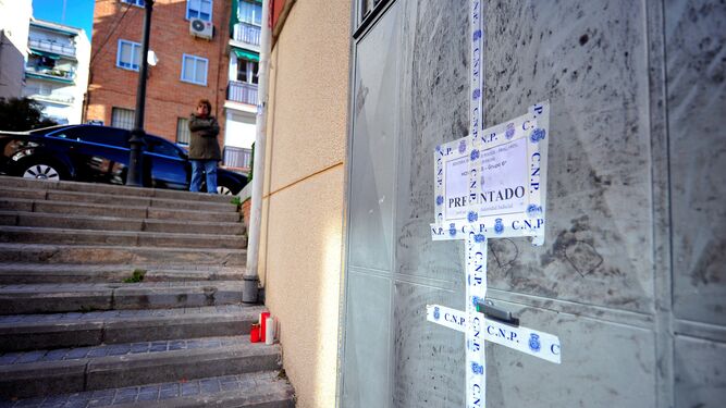 Una menor fallece de una puñalada en la confluencia de las calles de Desmonte con la de Cuenca en Alcorcón.