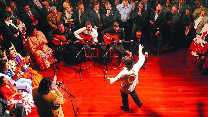 Retrospectiva del espectáculo flamenco ofrecido por Jerez en El Retiro madrileño durante Fitur 2004.