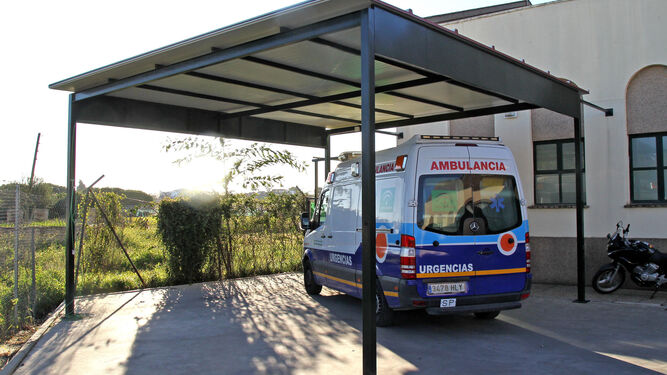 Una de las dos ambulancias de los DCCU en Jerez.