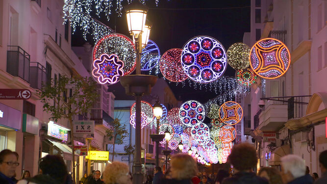 Una calle de Chiclana en plenas Navidades.