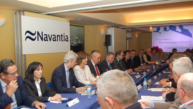 Firmantes del plan estratégico 2018-2022 de Navantia en Madrid.