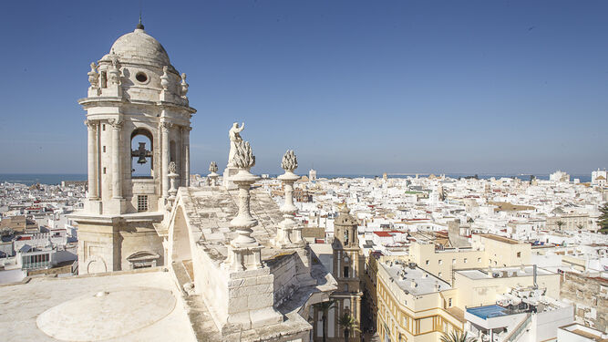 Vista de Cádiz desde una ed las torres campanario de La Catedral