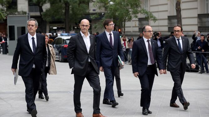 Los exmiembros del 'Govern' Joaquín Forn, Raül Romeva, Jordi Turull y Josep Rull a su llegada a la sede de la Audiencia  Nacional.