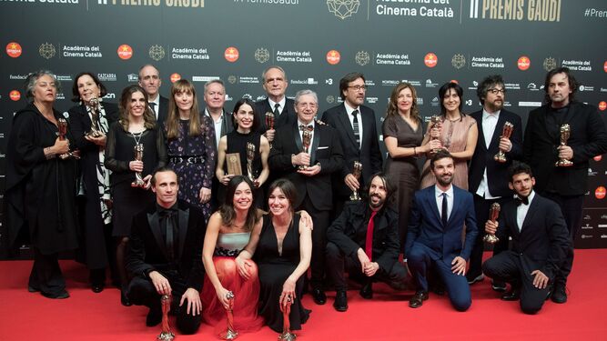 Foto de familia de todos los galardonados en los Premios Gaudí.