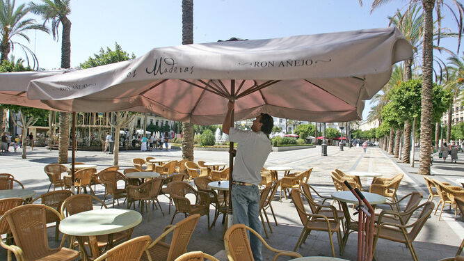 Un negocio hostelero de la plaza del Arenal en una imagen de archivo