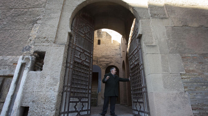 Luis &Aacute;lvarez, hermano mayor de San Hermenegildo, abre las puertas de la torre.&nbsp;