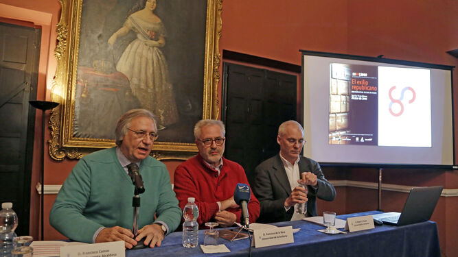 Francisco Camas, Francisco de la Rosa y Robert S. Coale, en la conferencia de ayer.