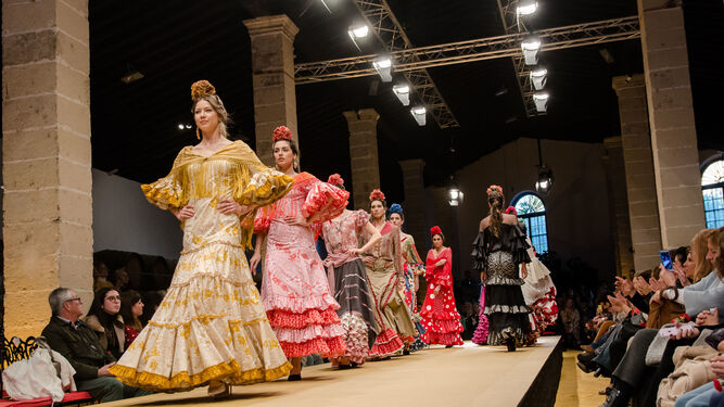 Pasarela Flamenca Jerez 2019: Real Hermandad del Roc&iacute;o, el desfile ben&eacute;fico en fotos