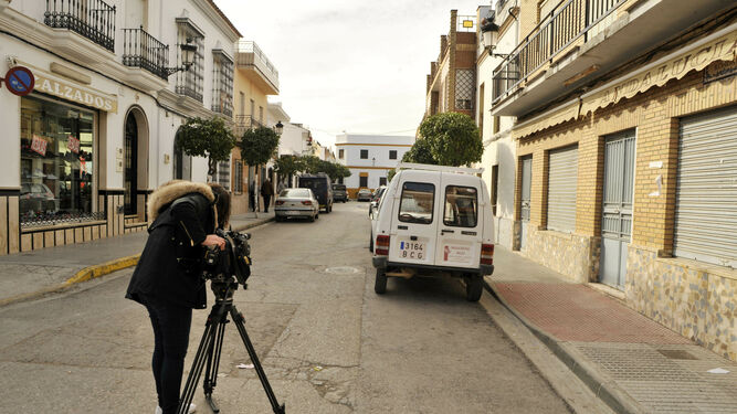 Una cámara graba en febrero del año pasado en una calle de Puerto Serrano, donde dos mujeres fueron víctimas de intentos de violación.