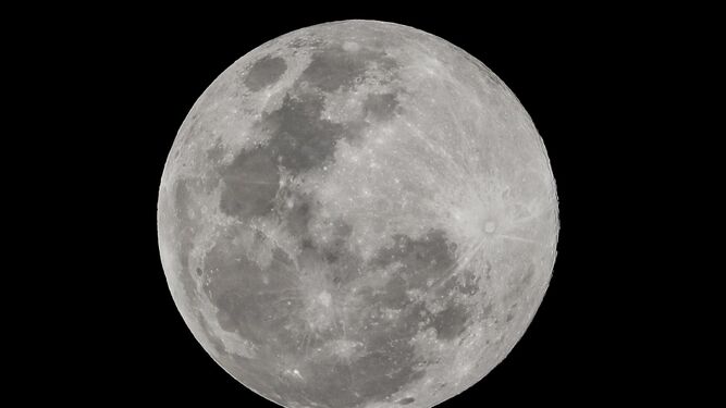 La superluna se ha podido ver con claridad en muchos sitios del mundo.