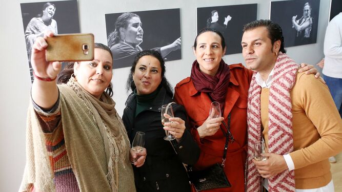 Imágenes inauguración de la exposición de Javier Serrano en 'ArteaDiario'