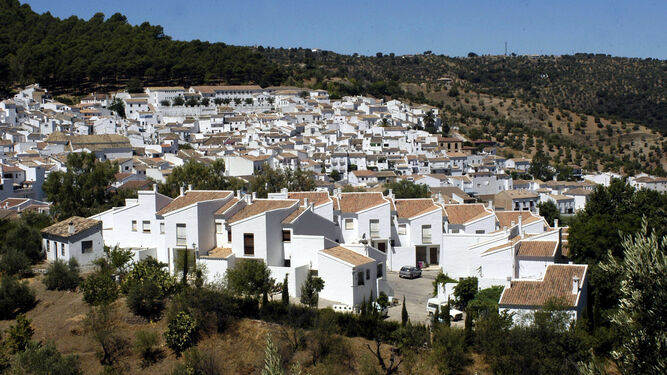Vista panorámica del municipio serrano de El Gastor.