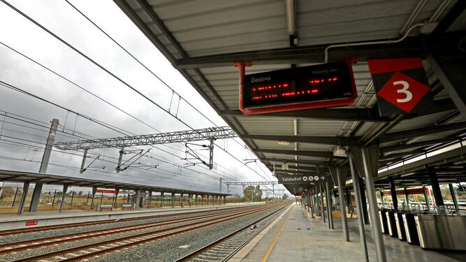 Imagen que mostraba el pasado miércoles la estación de ferrocarril del aeropuerto de Jerez. Absolutamente desierta.