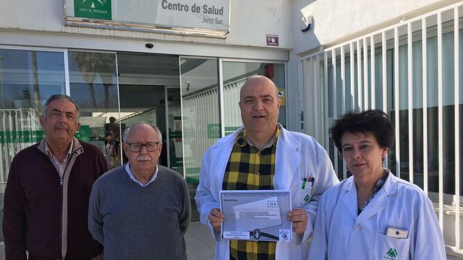 Médicos y el presidente de Solidaridad en Jerez Sur.
