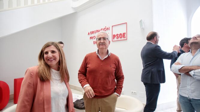 Irene García y Manuel Jiménez Barrios, antes de la reunión de la ejecutiva provincial del PSOE