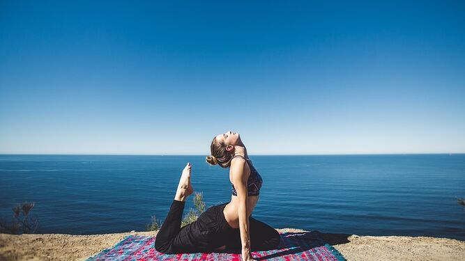 Practicar yoga es un hábito positivo tanto para tu mente como para tu cuerpo
