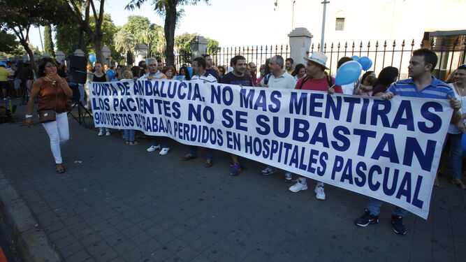 Protesta de trabajadores de Pascual ante el Parlamento de Andalucía