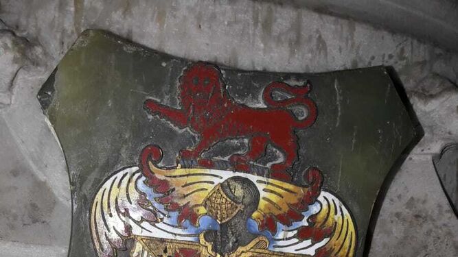 El escudo heráldico de los Garvey en el Baldaquino.