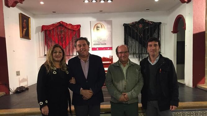Encuentro de Ciudadanos con representación de las peñas flamencas.