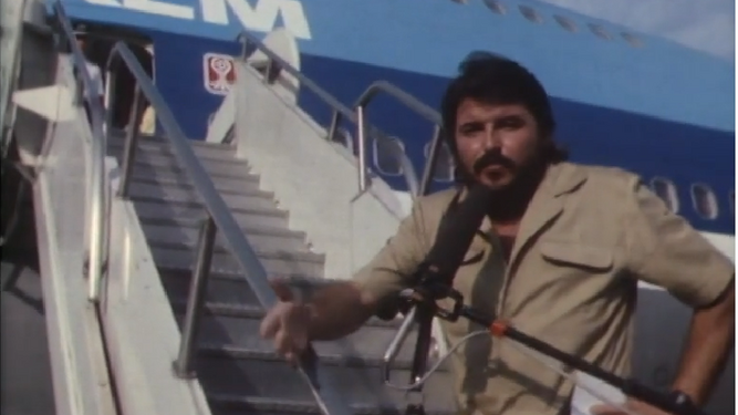 El reportero Ángel Peláez en un 'Vivir cada día' grabado en Tailandia en 1981