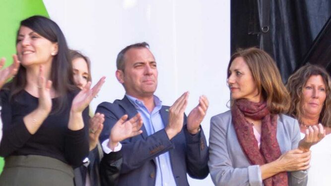 Tomás Fernández, en el centro de la imagen, es la apuesta de Vox para entrar en el Congreso por la circunscripción onubense.