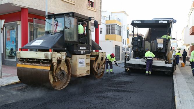 El nuevo plan de asfaltado se llevará a cabo en diversas calles y avenidas de la localidad.