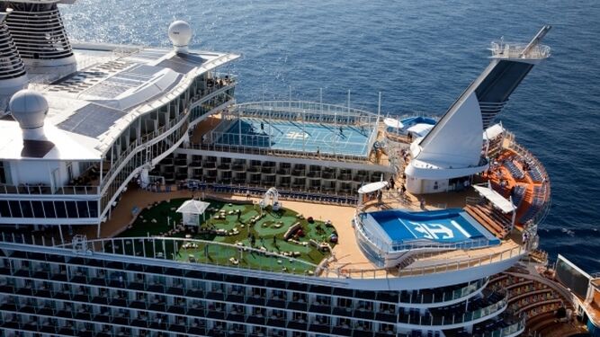As&iacute; es el 'Oasis of the Seas', el mayor crucero del mundo.