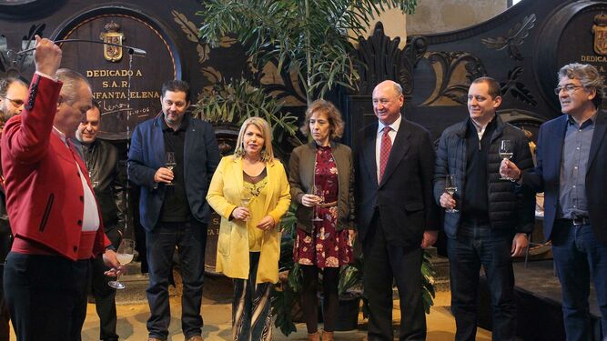 Presentación de acuerdos de colaboración y patrocinio entre el Ayuntamiento de Jerez, Bambú Producciones y González Byass para el rodaje de la película 'El verano que vivimos'.