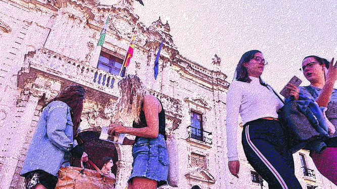 Turistas en la puerta del rectorado de la Universidad de Sevilla