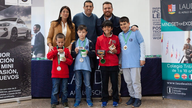 Los ganadores más jóvenes, con sus medallas.