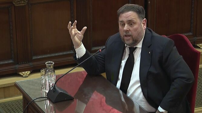 El ex vicepresidente de la Generalitat Oriol Junqueras, durante la tercera jornada del juicio del 'procés' en la Sala de Plenos del Tribunal Supremo, el pasado 14 de abril.