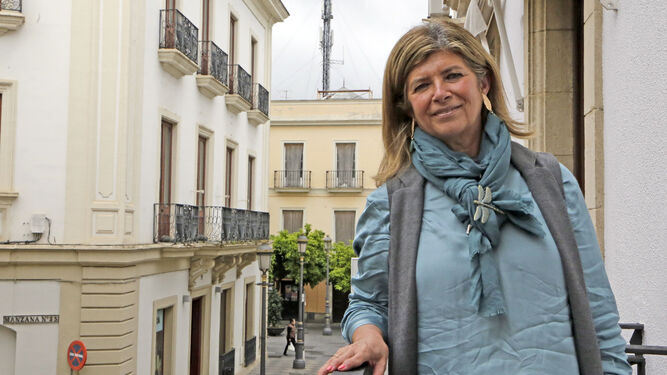 La nueva delegada de Salud y Familias, Isabel Paredes, en uno de los balcones de Diario de Jerez.