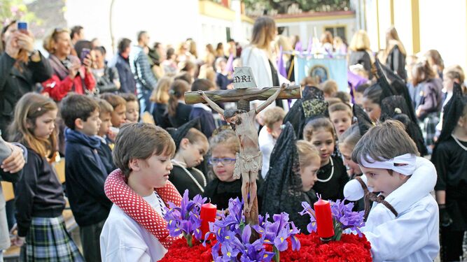 Imagen&eacute;s procesiones de Semana Santa en los colegios
