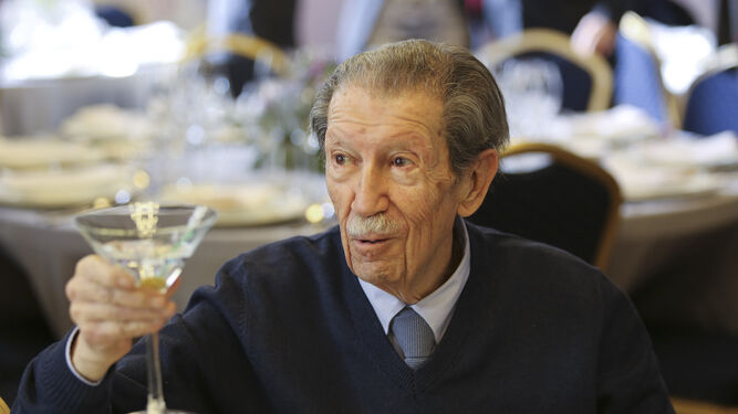 Manuel Alcántara brinda por su 90 cumpleaños en enero de 2018