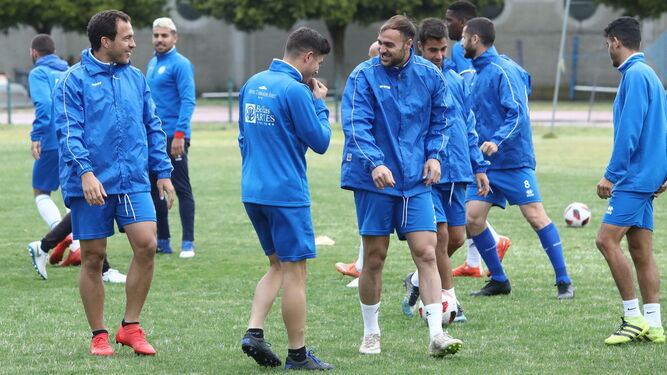 Jorge Herrero sonríe en un entrenamiento junto a Tamayo.