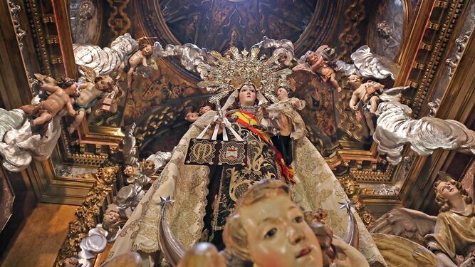 Nuestra Señora del Carmen Coronada en su camarín.
