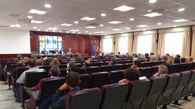 Reunión de Parralo con los secretarios de los ayuntamientos.
