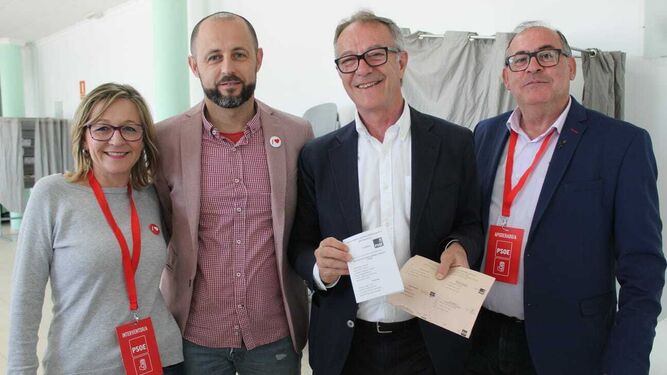 El ministro y candidato socialista, José Guirao, votó en Pulpí