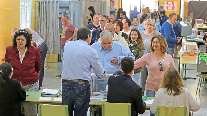 Imagen captada ayer en un colegio electoral de Jerez.