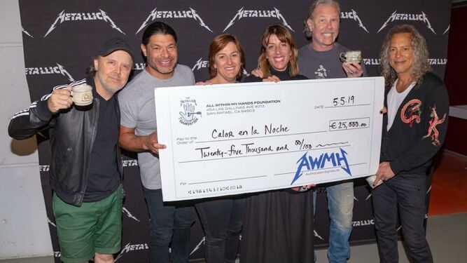 Miembros de Metallica, con representantes de Calor en la Noche.