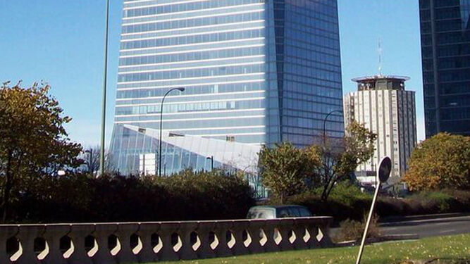 Torre de cristal de Madrid. Sacra sede de la poderosa consultora KPMG